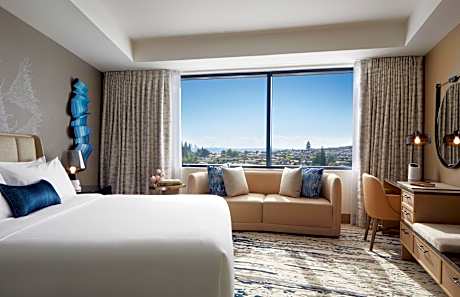 Premium King Room with City View - Mobility Accessible with Tub