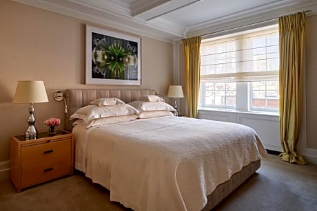 Superior Courtyard King Guest Room