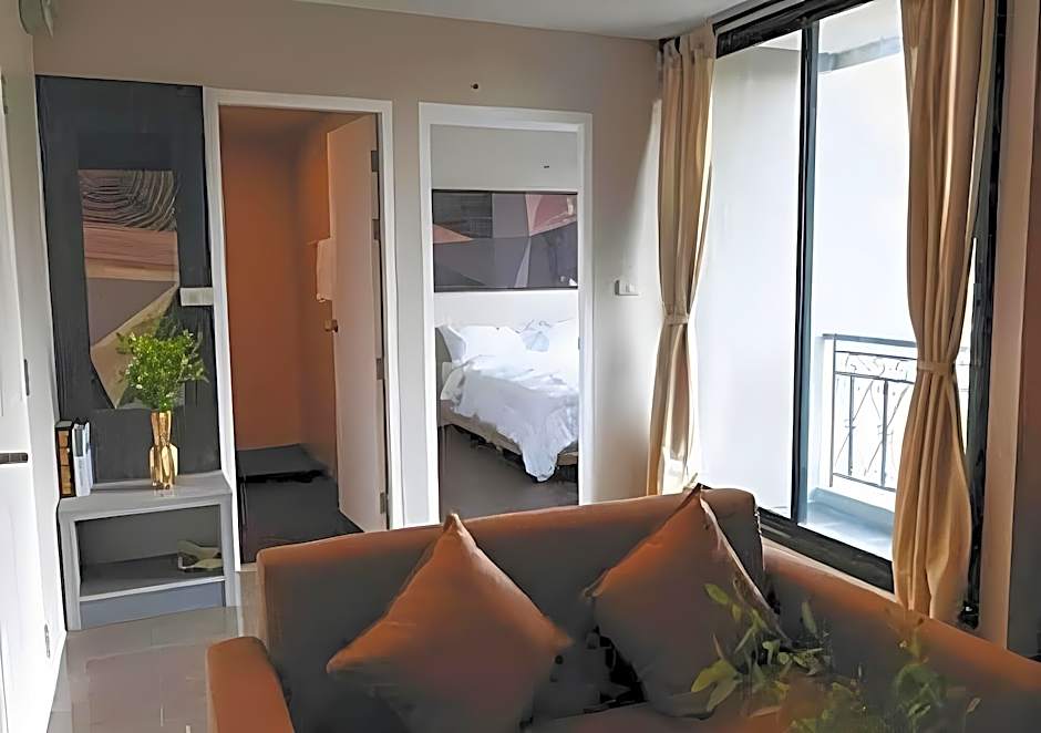 RQ Bangkok Sukhumvit 107 by Collection O