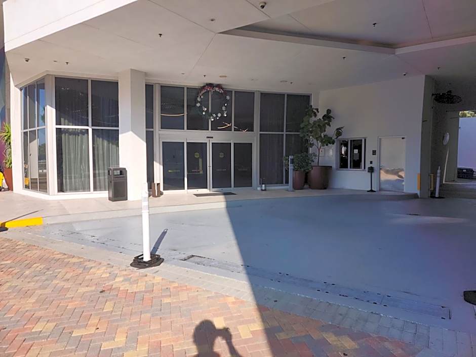 Modern Waterfront Retreat with Scenic Views