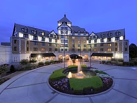 Hotel Roanoke & Conference Center, Curio Collection by Hilton