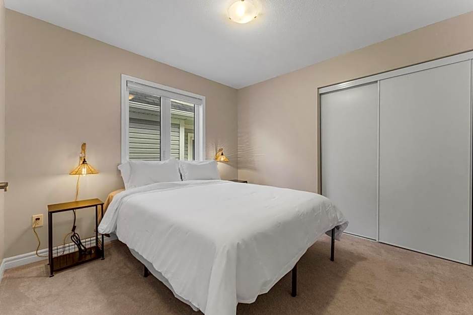 Spacious Family Getaway Near Nature & Dining