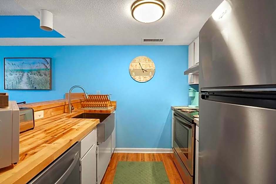 Beautiful Blue Ocean Condo