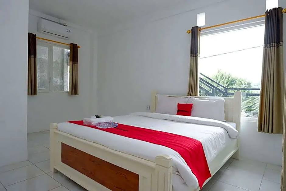 RedDoorz Plus near Taman Rekreasi Selecta 2