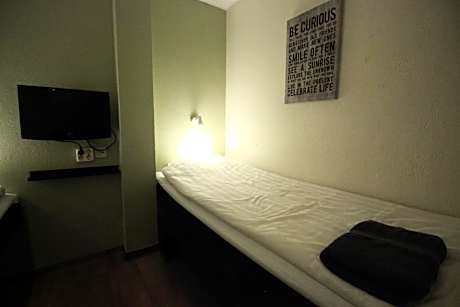 Small Double or Twin Room - No Window