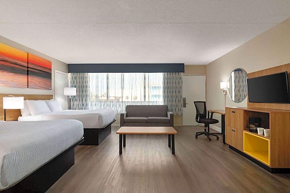 Days Inn by Wyndham Myrtle Beach-Beach Front