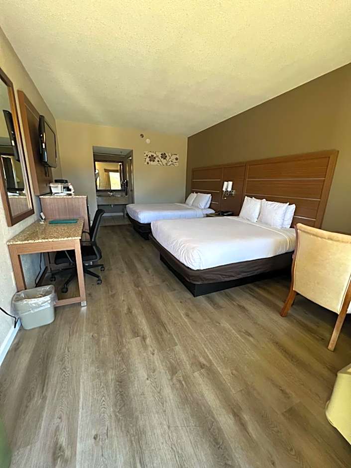 Quality Inn & Suites Near Six Flags - Austell