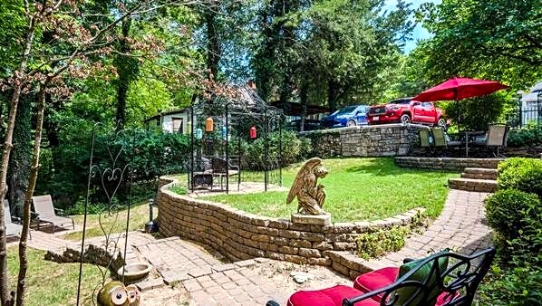 Red Bud Manor Inn