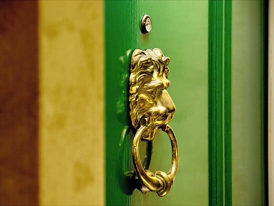 Royal Scot Suite Hotel