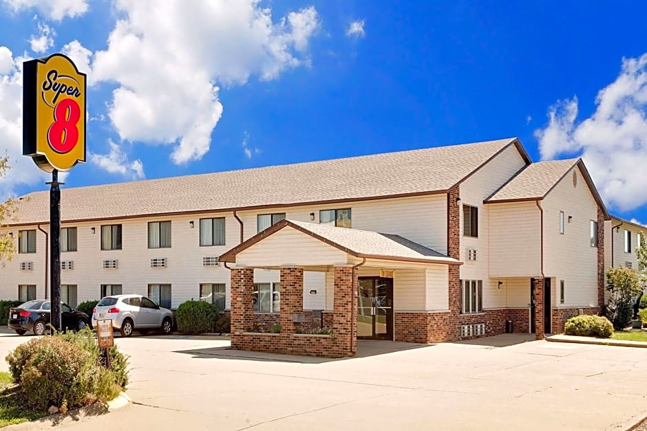 Super 8 by Wyndham Dyersville