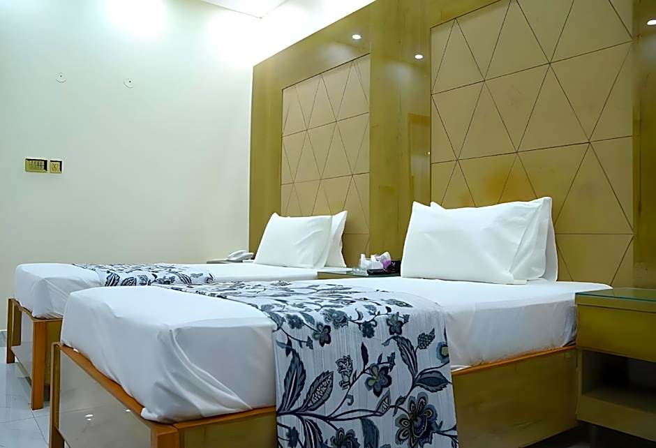Roomi Rezidor – Karachi, TX
