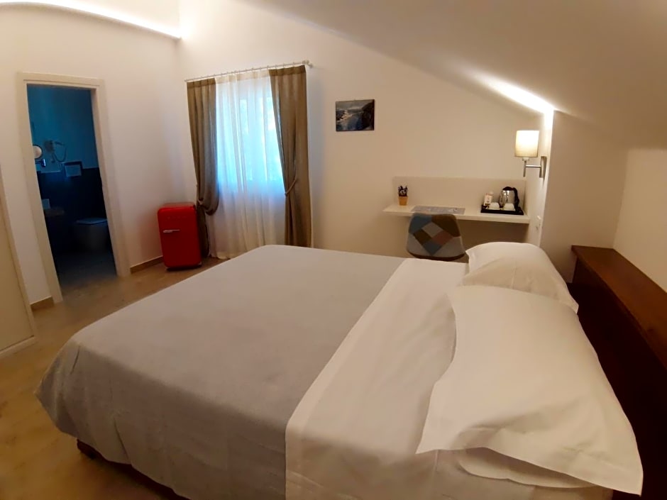 Villa De Ruschi – Montacuto, IL