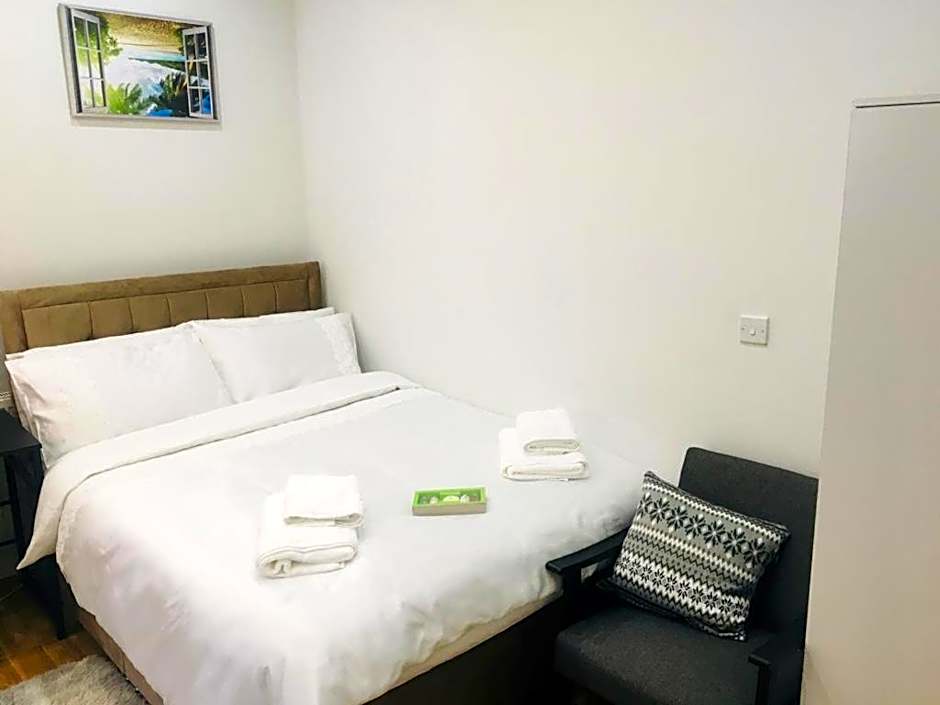MIA Residence - Entire Studio apartment - City View - London - Next to Ealing Broadway Station