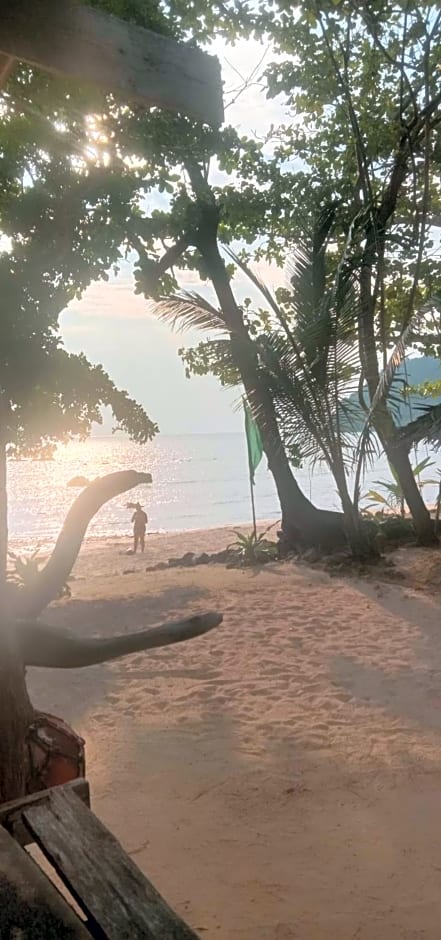 Sunset Beach Bungalow Koh Pu
