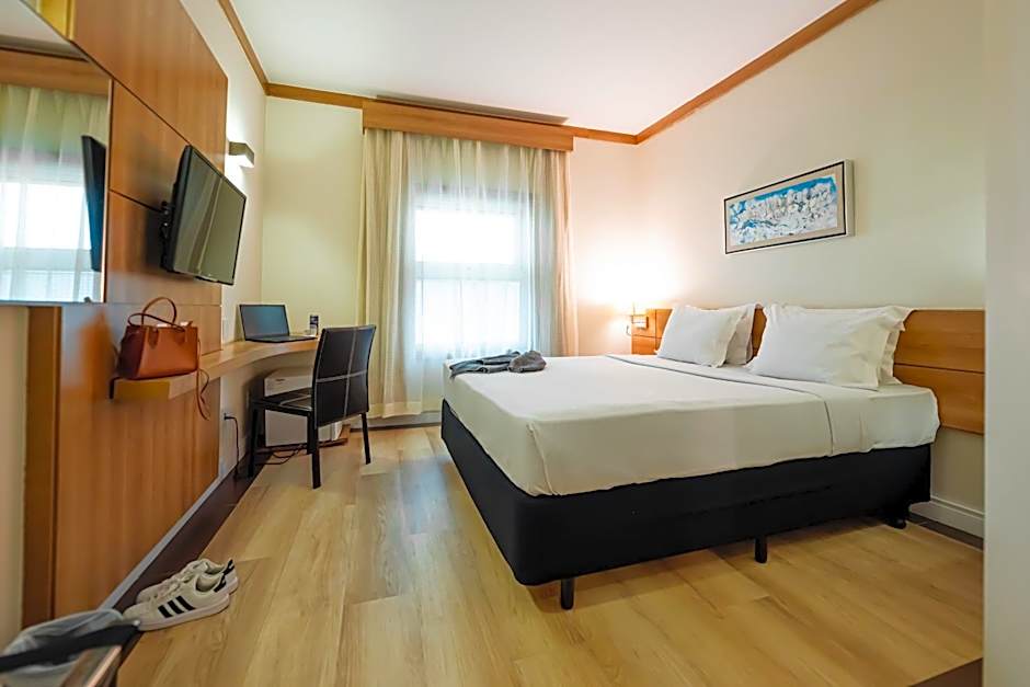 Foto 1 de 6 de Standard 1 Queen Bed, Accessible