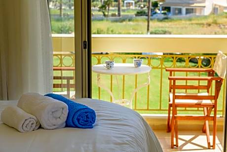 Studio by the Sea with Garden View