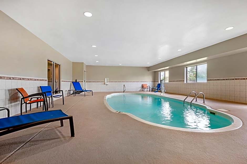 Comfort Inn & Suites North Greenfield