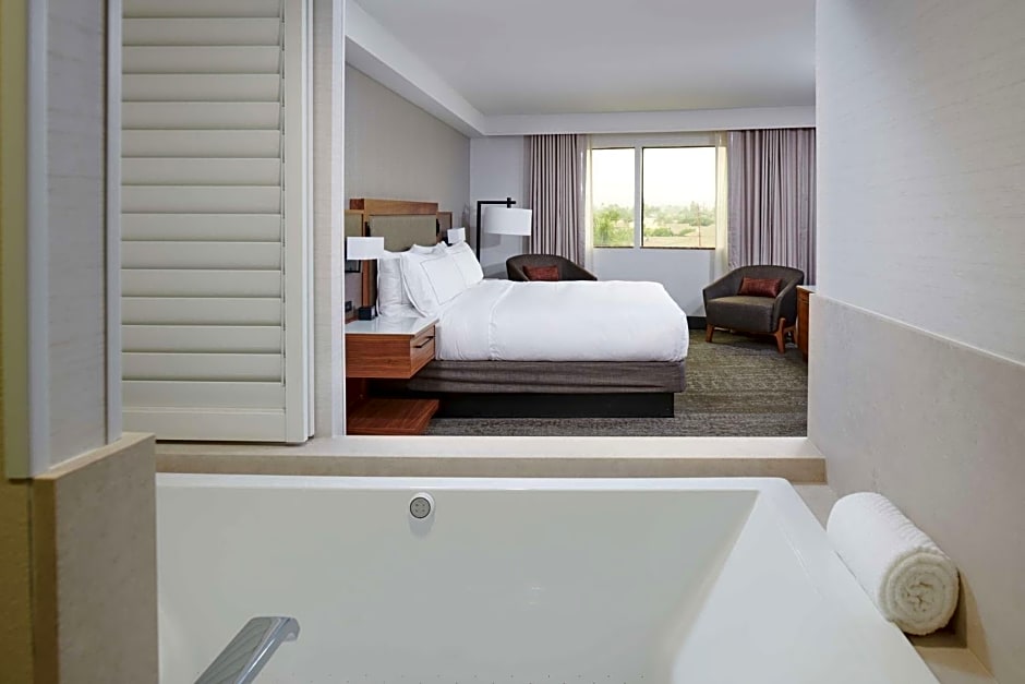 DoubleTree By Hilton Fullerton