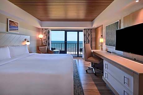 King Room with Roll-In Shower - Mobility and Hearing Access