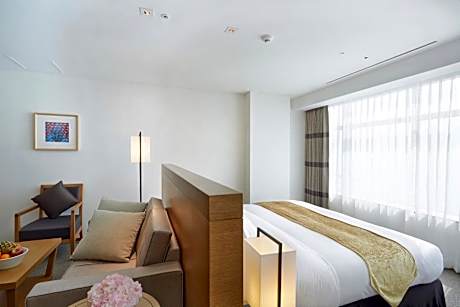 Center Suite with Sea View