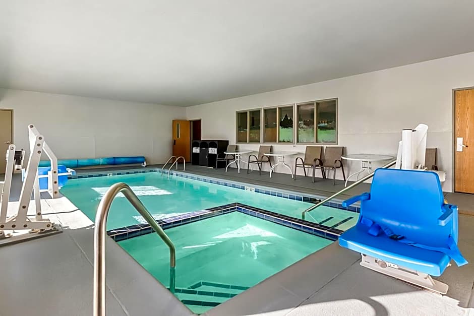 Days Inn & Suites by Wyndham Castle Rock
