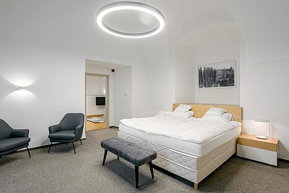 Photo 1 of 6 of Suite