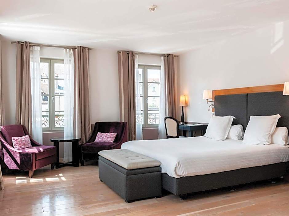 Mercure Maintenon
