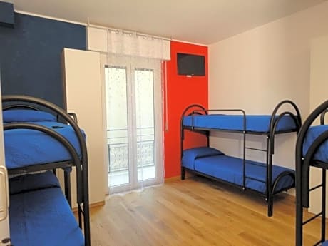 Bunk Bed in 8-Bed Female Dormitory Room