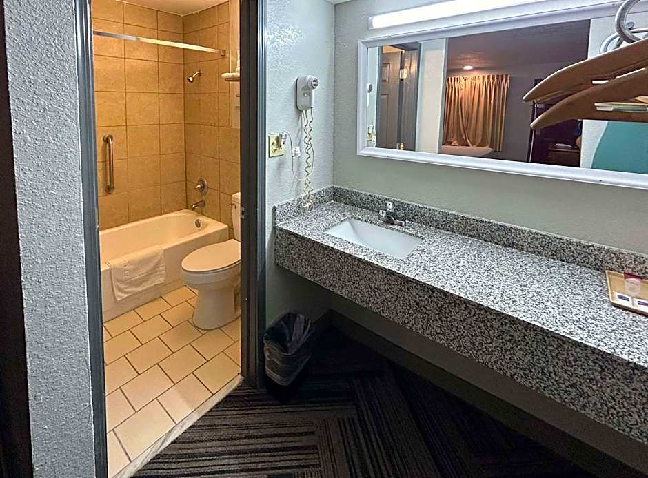 Motel 6 Ada OK