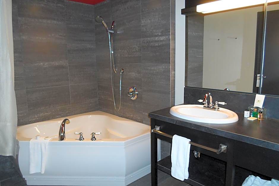 Grand Times Hotel Sherbrooke