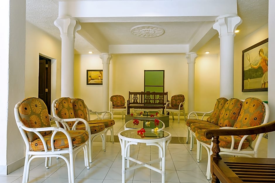 Travellers Beach Hotel & Club