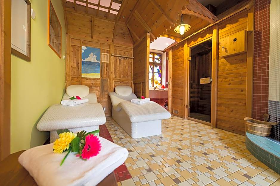 Hotel Selsky Dvur - Bohemian Village Courtyard