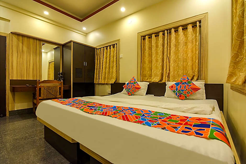 Fabexpress Shivalya – Calcutta, LA