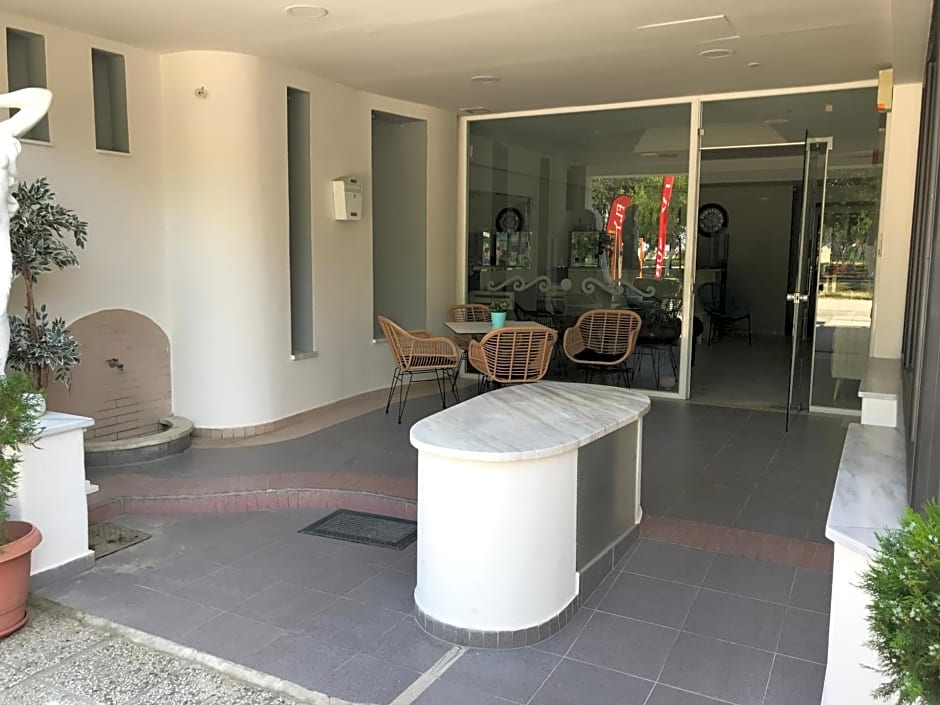 Aqua Beachfront Elegant Hotel by Ammos Hotels & Villas – Olympiaki Akti, IL