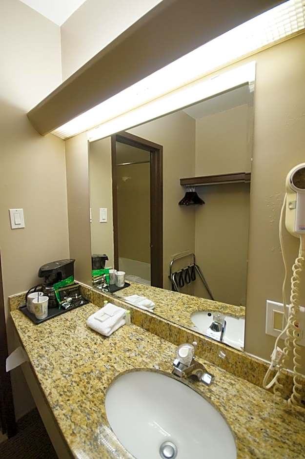 Days Inn & Conference Centre by Wyndham Montreal Airport