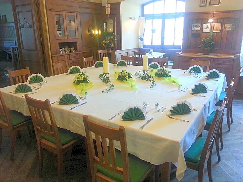 Altstadt- und Businesshotel Pfaubräu - Brauereigasthof - Frühstücksbuffet - kostenfreie Radgarage - Hunde willkommen