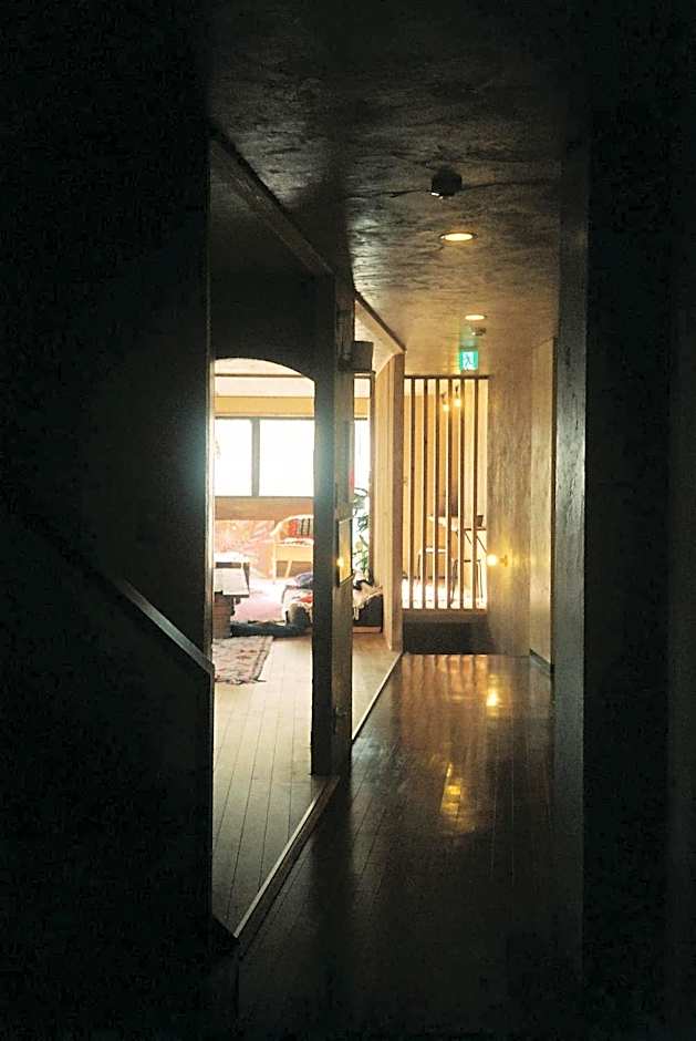 ゲストハウスよるよなか