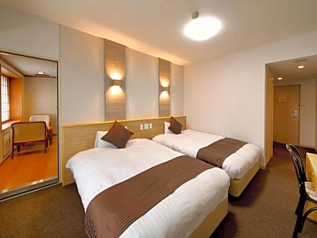 Twin Room with Tatami Area - Smoking