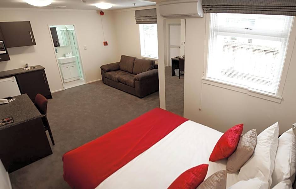 Photo 1 of 9 of Executive 1 Queen Bed