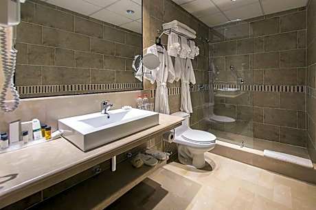 King Suite - Non-Smoking