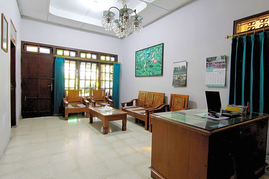 Batik Trinidar Homestay by ZUZU