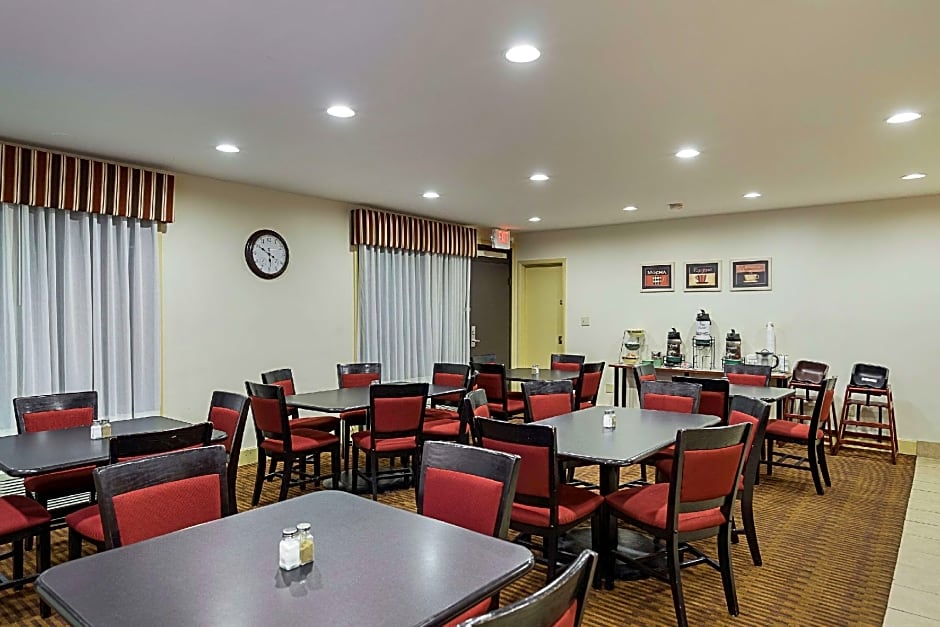Quality Inn & Suites Skyways