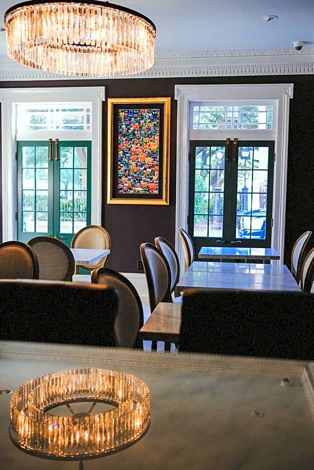 Royal Frenchmen Hotel and Bar