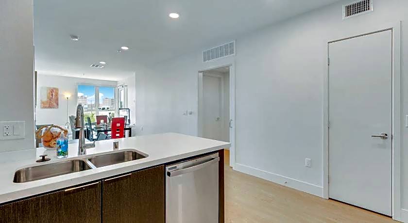 SuitesRUs Apart Hotel near Dodgers Stadium