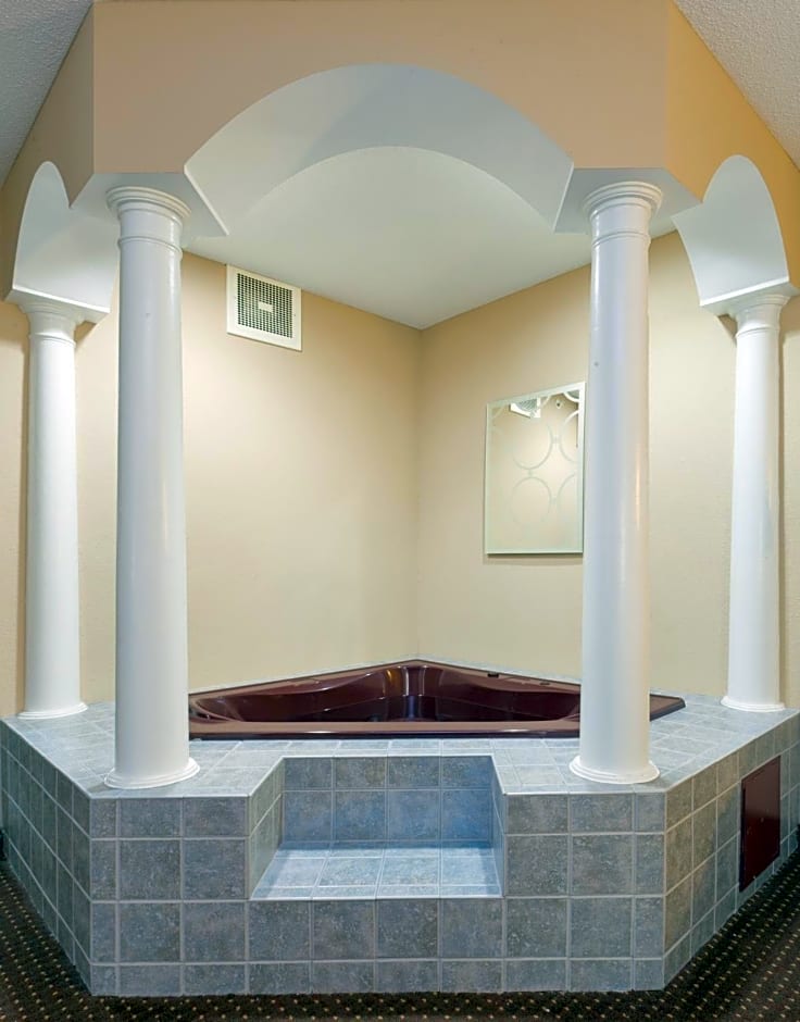 Holiday Inn Express & Suites Ashtabula-Geneva By IHG