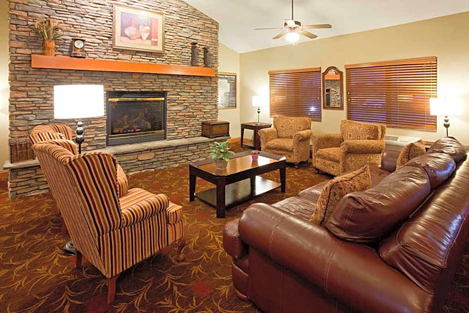 AmericInn by Wyndham Thief River Falls