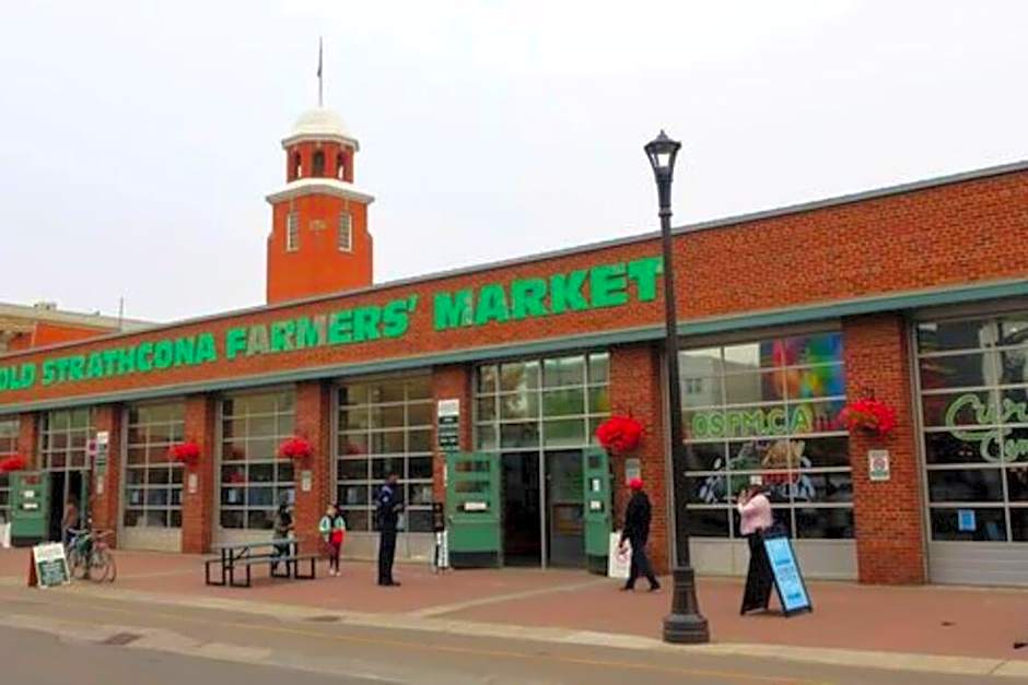 NEW, Euro-Style Suite, Whyte Avenue, AC, Netflix, Sleeps 6!