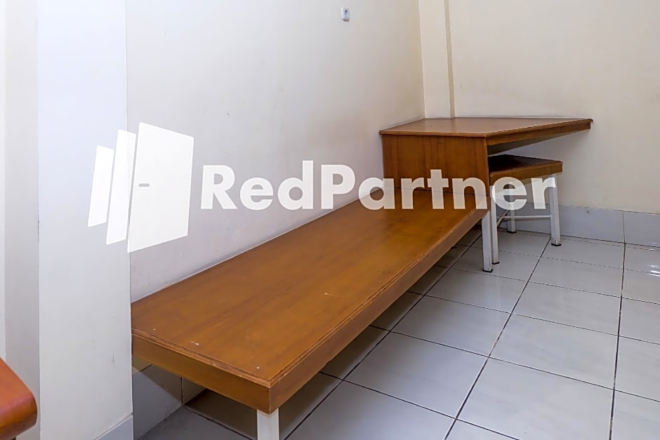 Hotel Sebelas @ Jalan Palasari Mitra RedDoorz