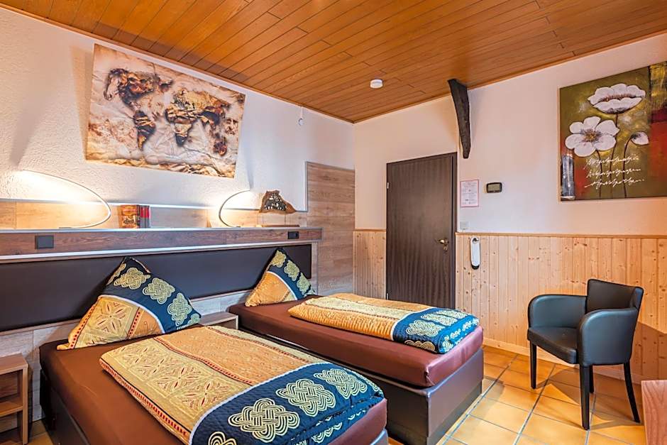Land-Hotel Zum Schwan, Garni E-Ladestationen, Nähe Phantasialand Nähe Palmenparadies Euskirchen