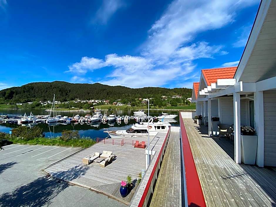 Sunde Fjord Hotel, free and easy parking